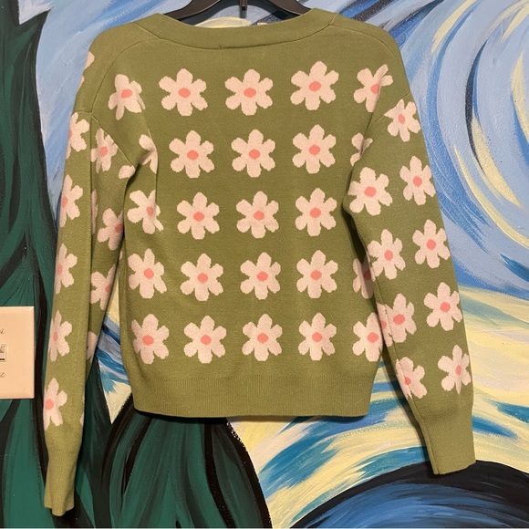 Willow & Wind Daisy Avocado Green Cardigan - Picture 2 of 7